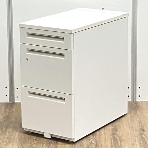 ウチダ製 スカエナ ホワイト W400xD700xH720サイズ シリンダー錠 デスクの拡張に! 作業スペースと収納力を兼ね備えた便利アイテム! 3段タイプの脇机! 3段脇机!!