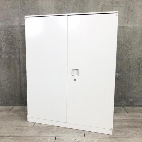 【593667】【オフィスの書類をスッキリ整理!取っ手がどの方向からでも開くマルチハンドルが人気の書庫シリーズ!】■オカムラ(okamura)製 レクトラインシリーズ 両開き書庫 ローキャビネット ■天板・ベース付き ■シリンダー錠 ■ホワイト オフィスバスターズ 水戸サテライト 水戸市、日立市、ひたちなか市、鹿嶋市、神栖市、牛久市、古河市、結城市、東海村、つくば市