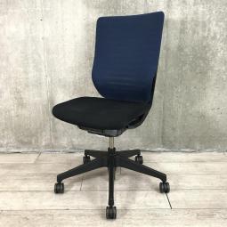 【操作レスな体重感応メカを搭載！！体格にマッチするエピオスチェア！】■イトーキ（ITOKI）製　エピオスチェア　肘無し　ハイバック　■背面メッシュ：ネイビーブルー　座面クロス：ブラック（T8）