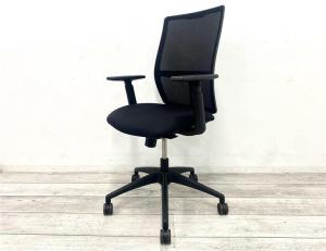 【定価約10万円】【整ったデザインがどんな仕事環境にもなじみやすく、あらゆるワークスペースに対応します。】■アロハチェア　■肘付ハイバック　■ブラック