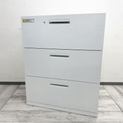 【法人様限定！来店予約で中古商品8％OFF！9月末まで　岐阜店】
【収納力抜群！書類整理に最適な3段ラテラルキャビネット！】

■ウチダ製　HSシリーズ　3段ラテラルキャビネット　W900×D450×H1100mm　ホワイト
■A4ファイルや書類、備品の整理・保管におすすめ！
■引き出し式で書類を見やすく収納でき、オフィスの収納力アップに最適な人気モデルです！【UCHIDA HS】