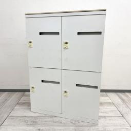 【法人様限定！来店予約で中古商品8％OFF！9月末まで　岐阜店】
【個人収納をスマートに実現！フリーアドレスに最適な4人用パーソナルロッカー！】

■オカムラ製　レクトラインシリーズ　4人用パーソナルロッカー　ダイヤル錠　W900×D450×H1270mm　ホワイト
■フリーアドレスオフィス・ABW・オフィスの個人収納におすすめ！
■ダイヤル錠付きでセキュリティ性も高く、ノートPCや書類、私物をまとめて収納できます！【okamura Rectline】