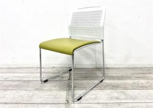 【定価約5万円】【上質な座り心地で安定感抜群な大人気なチェアが入荷いたしました！】　■イトーキ　■スタッキングチェア　■背面ホワイト