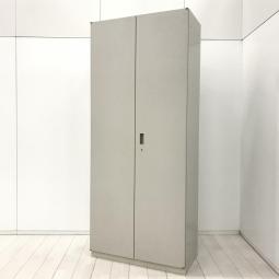 【収納量抜群の観音開き書庫！搬入サイズにお気を付けください！】■イトーキ(ITOKI)製　シンライン(THIN LINE)シリーズ　両開き書庫　ハイキャビネット　■シリンダー錠　■グレー