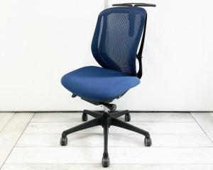 【T7】【商品入替のため、残り6脚限り】オカムラ製　シルフィー　ミディアムブルー　ブラックフレーム　肘無し　ローバック　背面メッシュ　ハンガー付　前傾チルト機能付き！　オカムラ製品で最も人気を集める高機能メッシュチェア！　オススメ(おすすめ) 　人気商品　肘無しローバックチェア！！(T8)