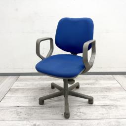 【法人様限定！来店予約で中古商品8％OFF！9月末まで　岐阜店】
【シンプルで使いやすい！オカムラの定番タスクチェア！】

■オカムラ製　CG-Eチェア　ローバック　固定肘付き　ブルー
■長時間のデスクワークやテレワークにもおすすめ！
■コンパクトなデザインと快適な座り心地を両立。固定肘付きで安定した姿勢をサポートします！【okamura CG-E】