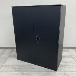 【ブラックでオフィスをシックな雰囲気に！】◆オカムラ/レクトライン 観音開き キャビネット《オフィスバスターズ福岡博多店は、福岡を拠点として、日本全国へ中古オフィス用品・オフィス家具を提供しております》