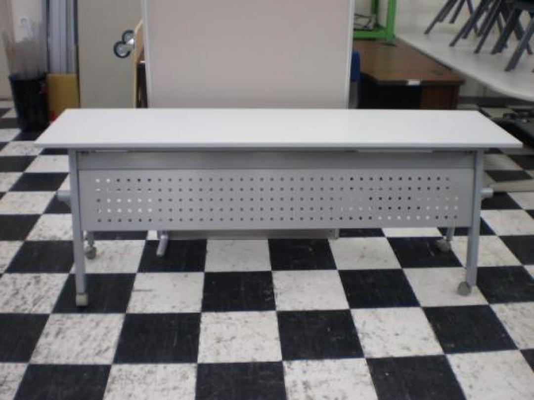 ◆新品同様◆未使用品◆幕板付きサイドスタックテーブルが入荷！！超きれいです。【PST-1845】
                                    新古品
            