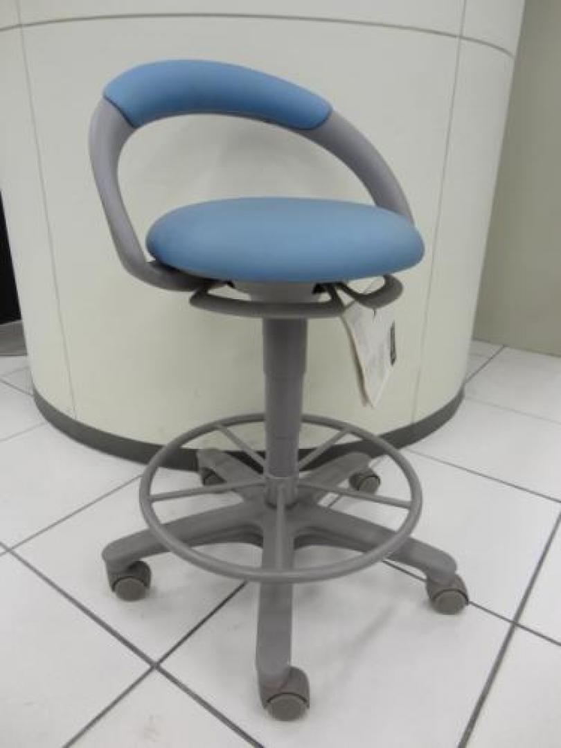 ITOKI製　サポートスツール　キャスター付き
                                    中古
            