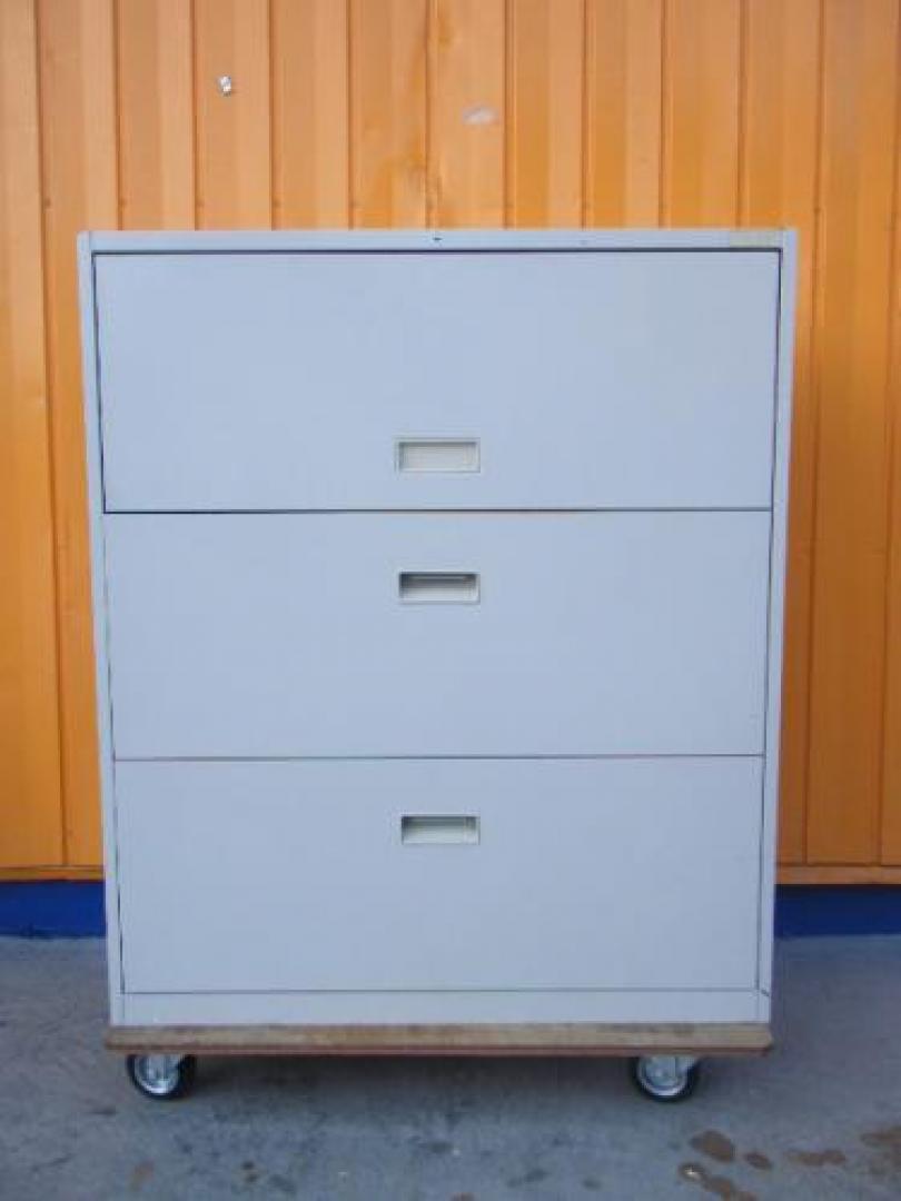 ちょっと珍しい書庫入荷　上段がケンドン　下2段が引き出しタイプ
                                    中古
            