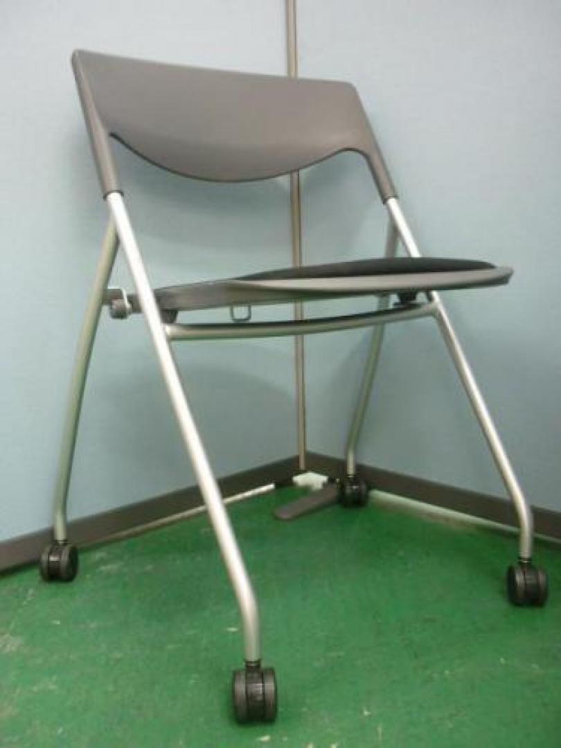 ネスティングチェア祭　黒【会議チェア】
                                    中古
            