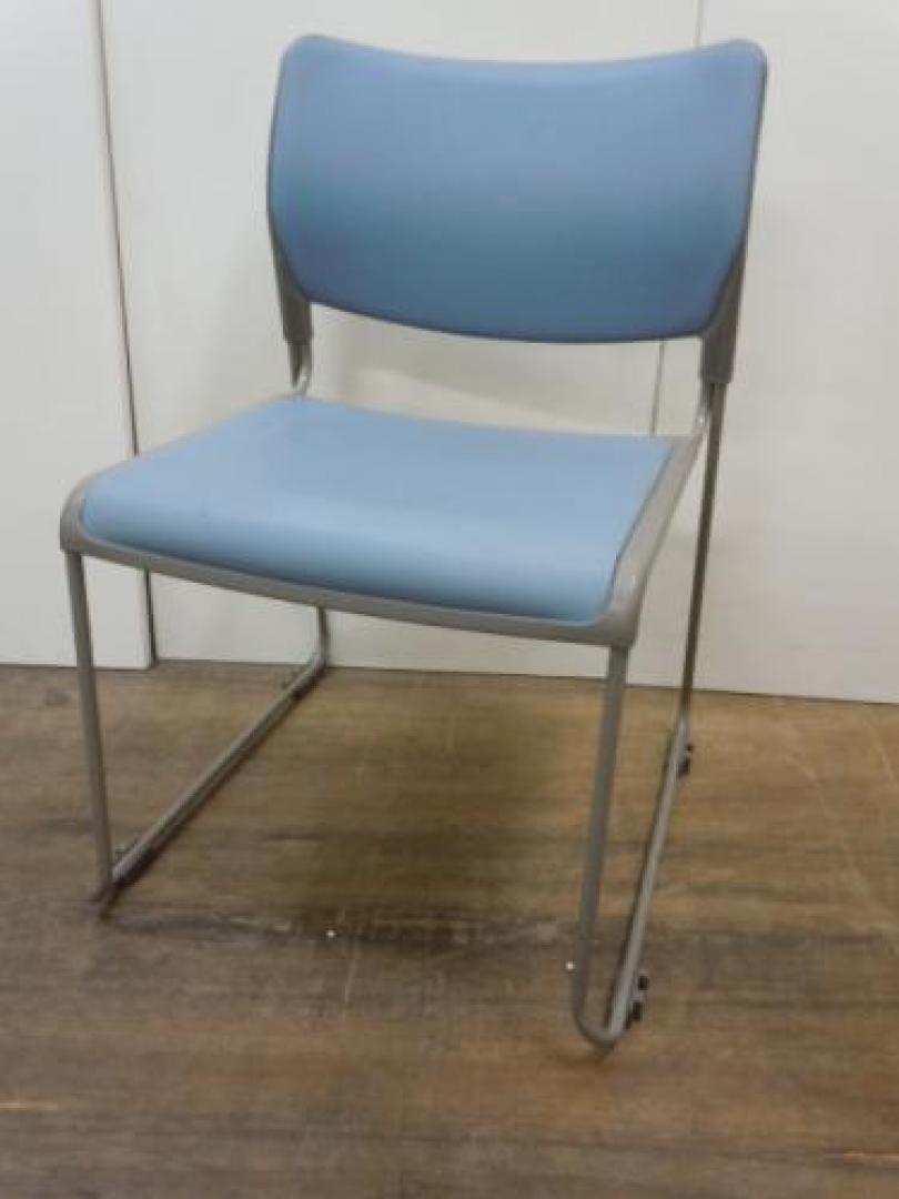 スタッキングチェア　■　お手入れやすいビニールレザータイプ【会議チェア】
                                    中古
            