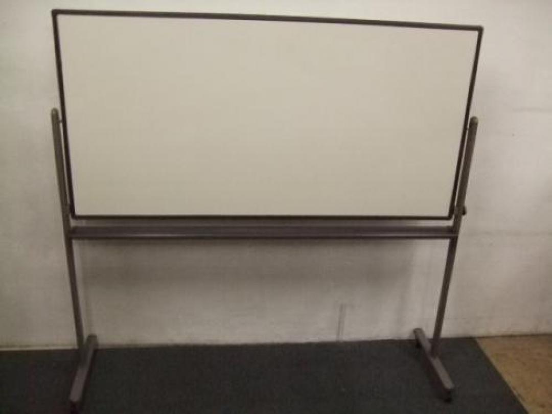 【■自立式ホワイトボード　■サイズ　W1800　H1800　タイプ：両面　】　
                                    中古
            