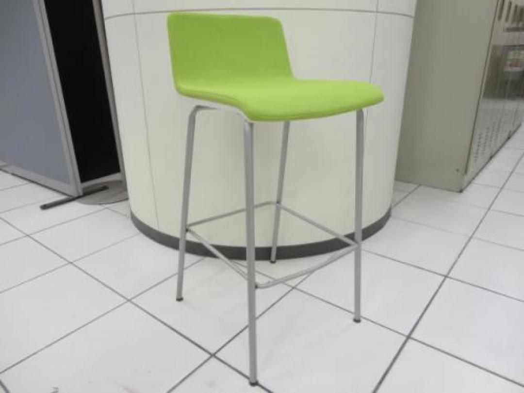 オカムラ製　■カウンターチェアー
                                    中古
            