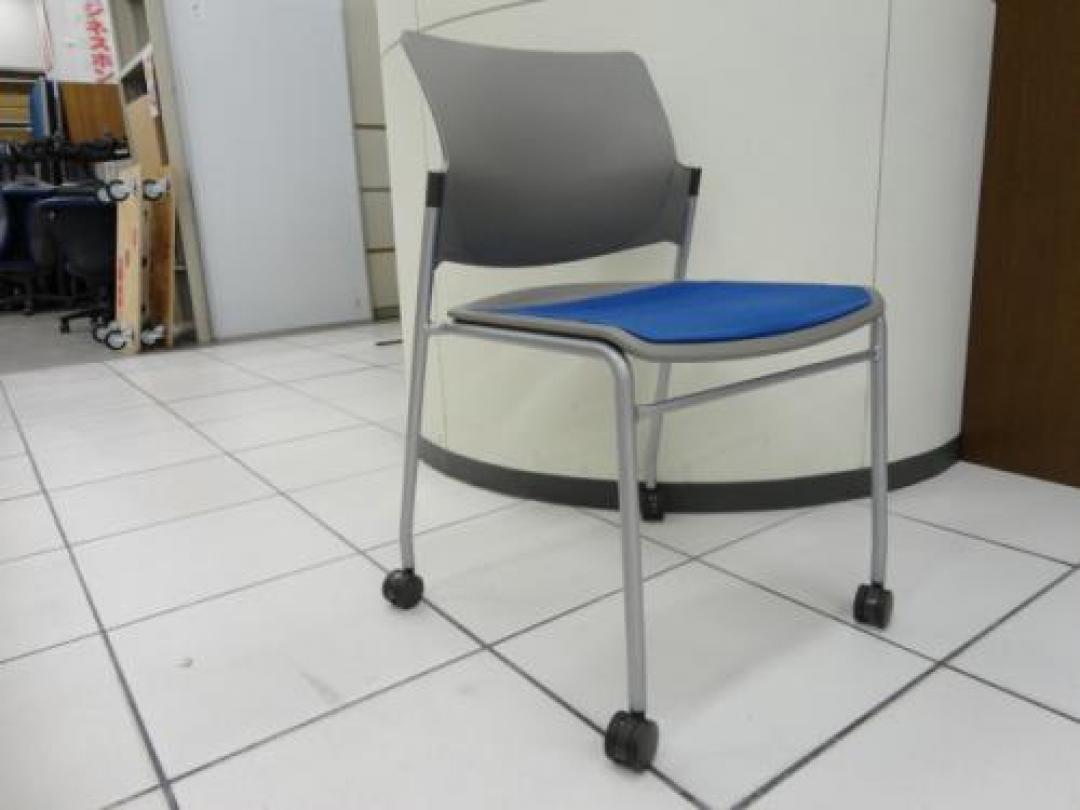 オカムラ製　■ミーティングチェアー【会議チェア】
                                    中古
            