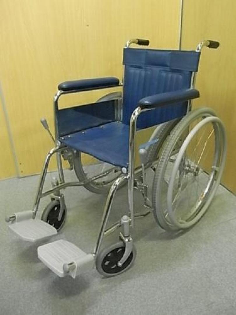 【遂に入荷！】【希少】■自走式　車イス　■利用者自身でイスを動かせるタイプです　■タイヤは空気圧式です
                                    中古
            