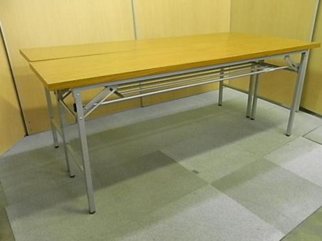 【2台セット】■お得な折りたたみテーブル2台セットです　■会議スペースの必需品です
                                    中古
            