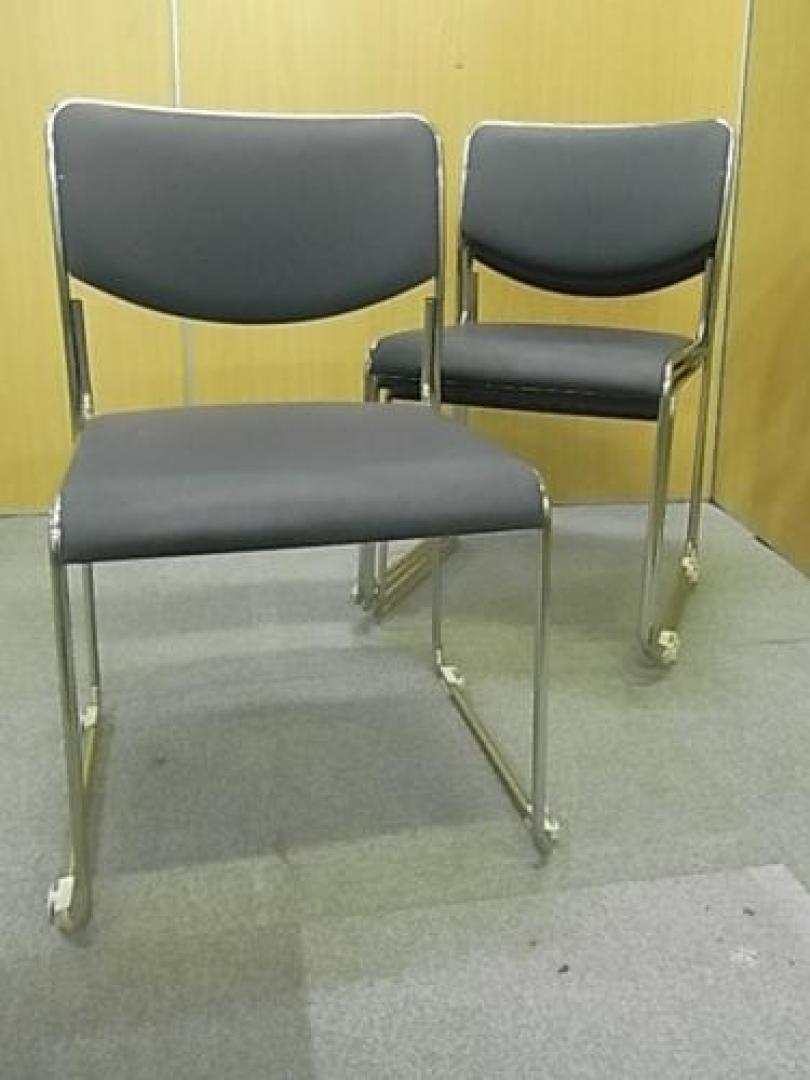 【4脚セット】■上下に重ねて収納可能！　■スタッキングチェア　4脚セット　〜4名での会議ご活用下さい〜【会議チェア】
                                    中古
            