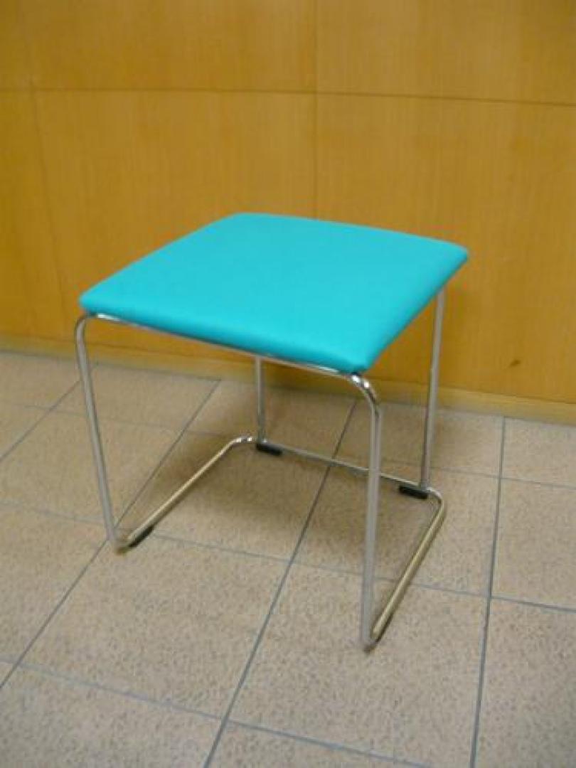 ☆かわいい＾＾　角イス！★　　カラーは３色〜
                                    中古
            