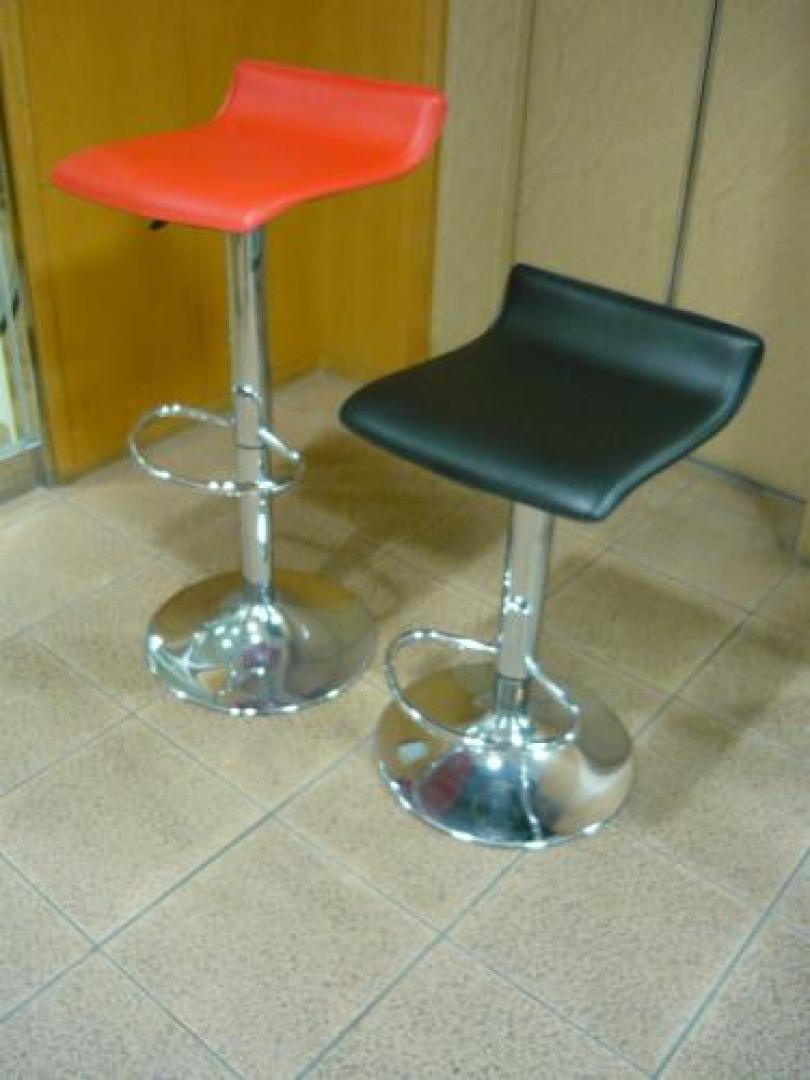 ■おしゃれ♪♪　　カウンターチェアー　■座面の上下昇降できます！　バーカウンターでよくみかけます。
                                    中古
            