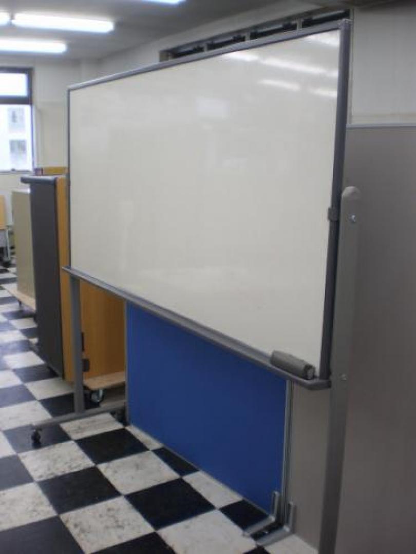 ■状態良好■【片面のホワイトボード】人気のサイズW1800　脚付き
                                    中古
            