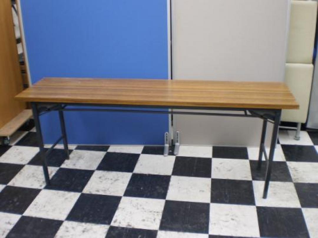 【大量入荷】折りたたみテーブル■会議用、セミナー用■どんっと来い！
                                    中古
            