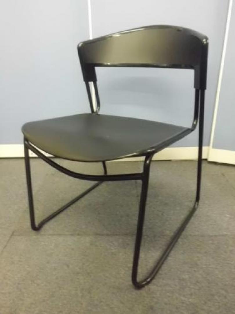 【世界一のオフィス家具メーカーより】　Steelcase　スタッキングチェア【会議チェア】
                                    中古
            