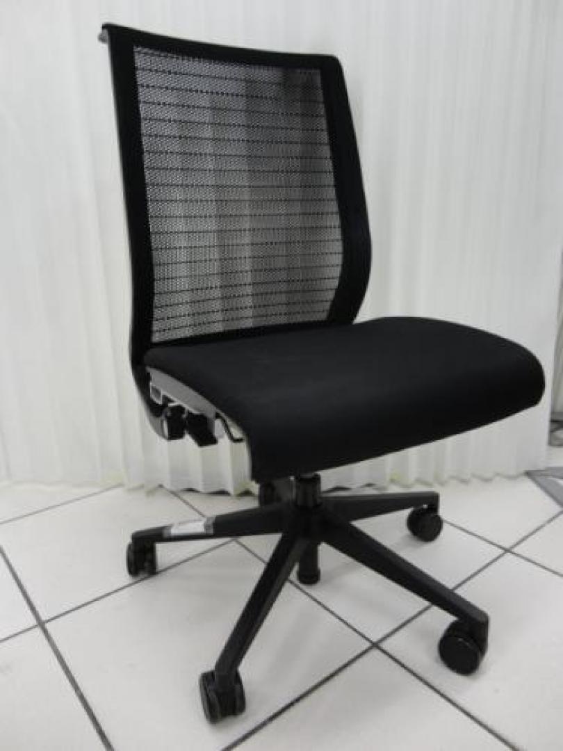 Steelcase製　THINK/シンクチェア　肘なし【OAチェア】
                                    中古
            