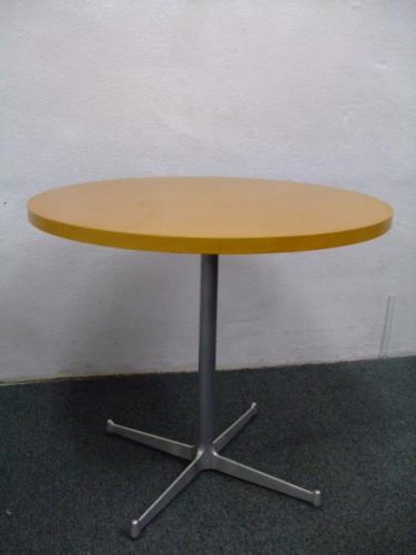 ■お洒落なチーク色の○まる○テーブル■メーカー：なし■サイズ：900＊730＊800　■スペースを活かして会議スペースを！！
                                    中古
            