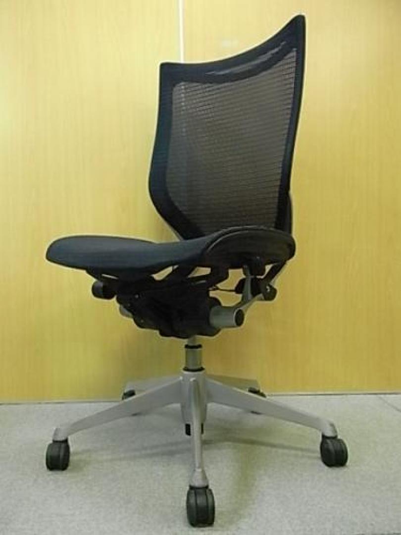 【ワケアリ】リクライニング不良【先進のエルゴノミクスチェア】■岡村製作所　okamura ■Baronチェア（バロンチェア）■座面、背面共にメッシュタイプ【高級チェア】【OAチェア】
                                    中古
            