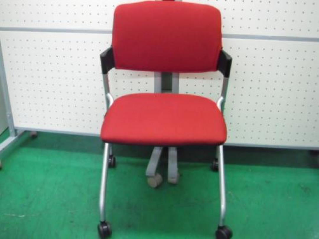 ■プラス製■ネスティングチェア■色：レッド■在庫数：３脚〜パタンとしまえて収納楽チン♪それがネスティングチェア〜
                                    中古
            