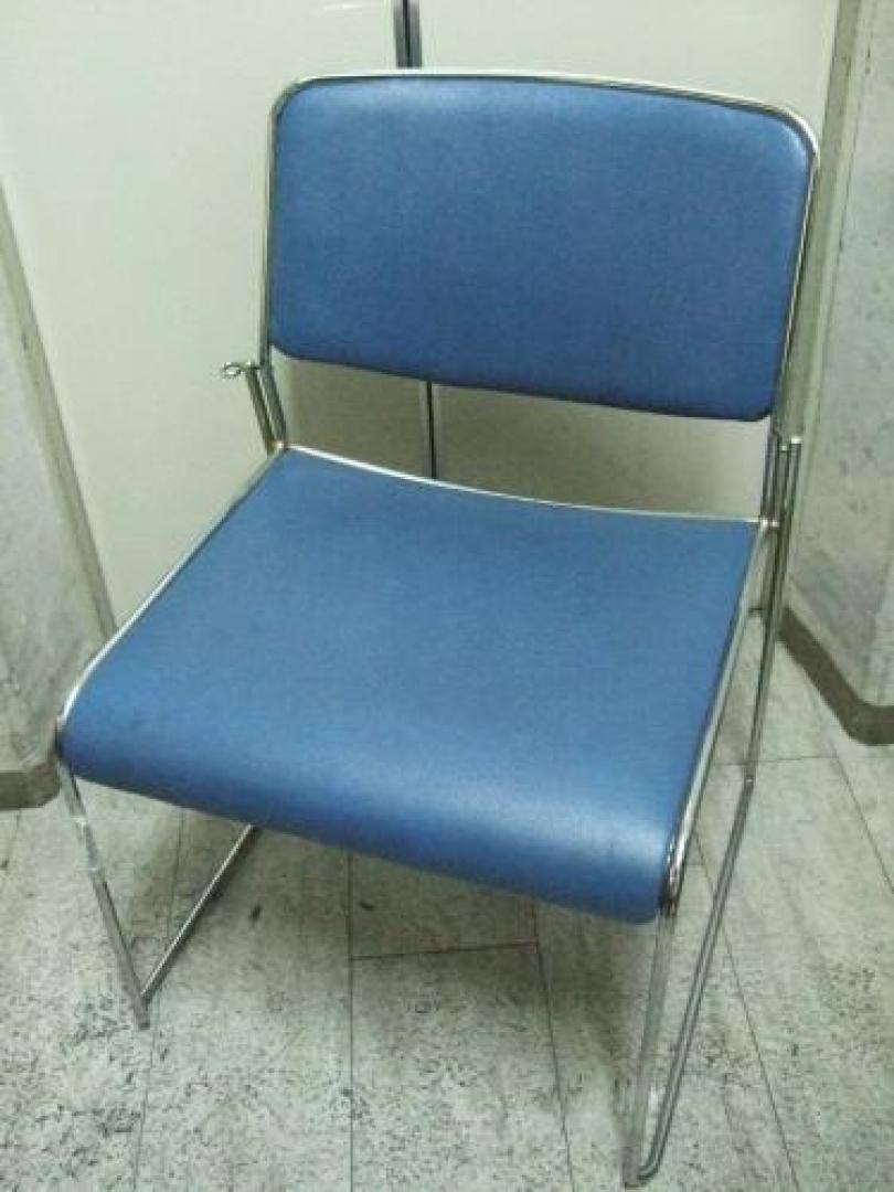 ☆★　イトーキ　スタッキングチェア　4脚セット　ビニール　ブルー　【セット商品】　☆★【会議チェア】
                                    中古
            