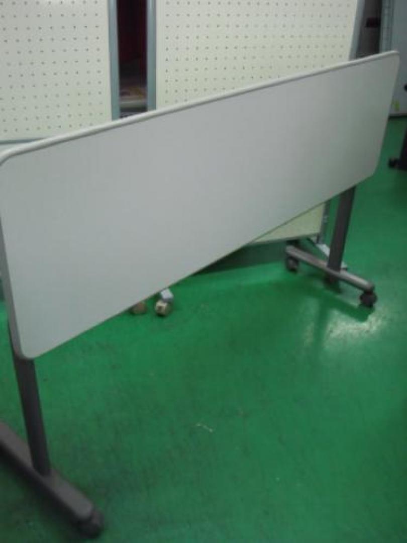 【1台限定】★☆コンパクトサイズ☆★まとまった台数お探しのお客様は今すぐ御電話を03-378-1370☆サイドスタックテーブル■状態：普通■サイズ1500＊450＊700【ぞくぞく】
                                    中古
            