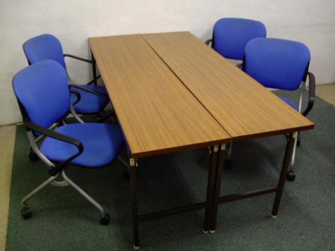 【セット商品】　■チーク色の折りたたみテーブル＆ミーティングチェア4脚セット『1300円OFF』■メーカー：なし■サイズ：1800＊450＊700　■在庫が少ないため、お早めにお問い合わせ下さいませ！！ 
                                    中古
            