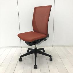 【シャープかつシンプルなデザイン！大きな背面が体にフィット！通気性がよく長時間でも快適な高級チェア！】■イトーキ(ITOKI)製　ヴェント(Vent)チェア　肘無　ハイバック　背面メッシュ　■ラズベリーレッド×ブラックシェル