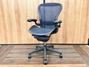 【在庫入替セール品】【珍しいカラーリング！】【実物/背面：ブルー、座面：ブラック】スタンダード クラシック 固定肘 Bタイプ デザイナーズ家具 オススメ(おすすめ) 大人気 ・Hermanmiller/ハーマンミラー ・Aeron/アーロン