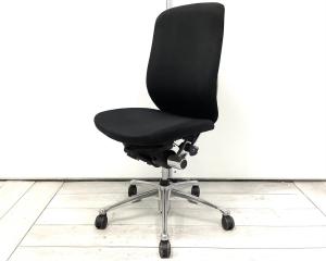 【在庫入替セール品】■Okamura（オカムラ）製　ゼファー　ブラック　■肘無し　ハイバック　背面クッション　ポリッシュ脚　■ご自宅用にも！
高級チェア