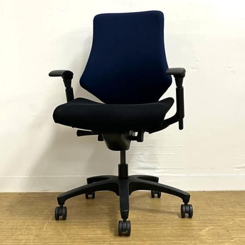 【在庫入替セール】イトーキ エフチェア ローバック クロスタイプ 座:ブラック 背:ネイビー 可動肘付き