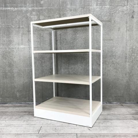 【在庫入れ替えセール品】【物を置くことはもちろん、空間をさりげなく仕切るパーテーションにもなるシェルフ入荷!】■オカムラ(okamura)製 ライブス(Lives)シェルフ スチールラック W900×D600×H1410㎜ ■フレーム:ホワイト 棚:ナチュラル木目調 ABW(T8)