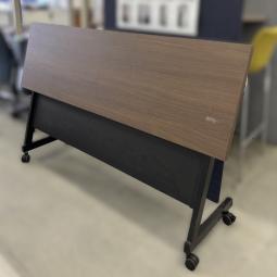 【在庫入れ替えセール品】ニシキ工業　スタックテーブル　ブラウン天板×ブラック脚(T8)