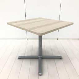 【在庫入れ替えセール品】【カフェのようなオシャレな空間を演出！リフレッシュスペースなどにもお勧め！】■オカムラ（okamura）製　ミーティングテーブル　角テーブル　W800×H720㎜　■天板：木目ナチュラル　脚：シルバー(T8)
