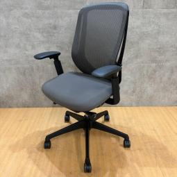 【2023年製！】オカムラ製のオフィスチェア(事務椅子)/可動肘付きハイバック/シルフィシリーズ】が入荷いたしました！　＊良品を格安で！「オフィスバスターズ福岡南店」は、福岡を拠点として、全国へ中古オフィス用品・オフィス家具を提供しております。