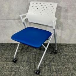 【セット商品（チェア×3脚）】【在庫入替セール品】多目的チェア ミーティングチェア ４本脚 シルバーフレーム 肘付  オススメ(おすすめ) 大人気  ・KOKUYO/コクヨ ・Piega/ピエガ