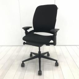 【あの大人気シリーズが入荷！】腰痛対策に非常におすすめの商品です！
■スチールケース/LeapV2（リープV2）/ブラック　ハンガー付き