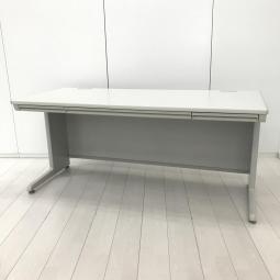 【ゆとりのあるワークスペースで作業効率アップ！上長席にもお勧めサイズのスタンダードデスク！】■オカムラ(okamura)製　SD-Vシリーズ　平机　W1600×D700㎜　■配線口　■グレー /607365 オフィスバスターズ　水戸サテライト　大子町　北茨城市　高萩市　日立市　常陸太田市　常陸大宮市　那珂市　東海村　ひたちなか市　城里町 水戸市　笠間市　茨城町　大洗町　小美玉市