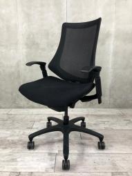 【在庫入替セール品】【リクライニング機構若干ガタツキあり】■イトーキ（ITOKI）　■エフ(f)チェア　■ハイバック　■メッシュ背面　■可動肘付き　■ブラック