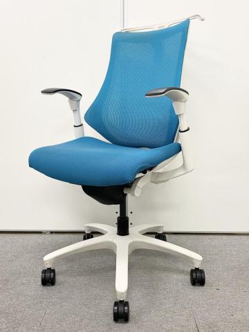 【在庫入替セール品】■イトーキ(ITOKI) エフ(f)チェア 肘付き ハイバック 背面メッシュ ■可動肘 ■ストロングブルー×ホワイトシェル ■ハンガー付き