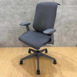 【現行カタログ掲載品！】【どんな体格の方でも快適な座り心地をご提供！】■オカムラ(okamura)製　スフィア(Spher)チェア　肘付　ハイバック　クッションタイプ　■可動肘・ハンガー付き　■グレー×ブラックシェル