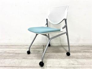 【定価約6万円】【フレキシブルに使える！使わない時は省スペースで収納可能！】■オカムラ/ルナ　■肘無しネスティングチェア　■ブルー　■ライトブルー×ホワイトシェル　キャスター付き