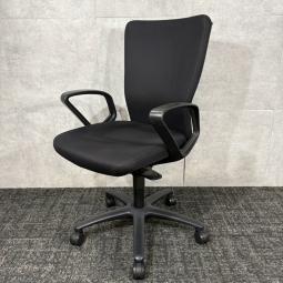 【中古】オカムラ カロッツァ CK46ZR FS11 オフィスチェア ブラック 2015年製 固定肘付き｜快適な座り心地と使いやすさを兼ね備えた定番チェア！オフィスの執務席におすすめ｜中古オフィス家具をお探しならオフィスバスターズ福岡博多店へお気軽にお問い合わせください！